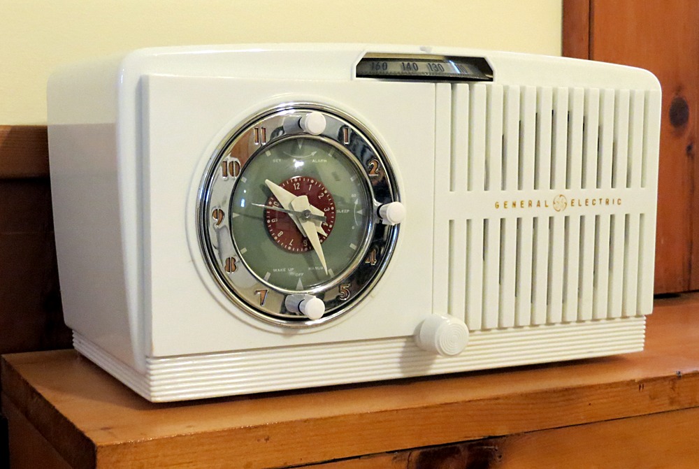 General Electric model 518 clock radio
