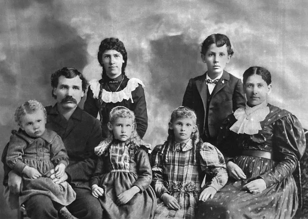 Aaron and Louella Dicken family